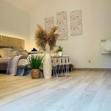 Maisonette Avec Jardin *